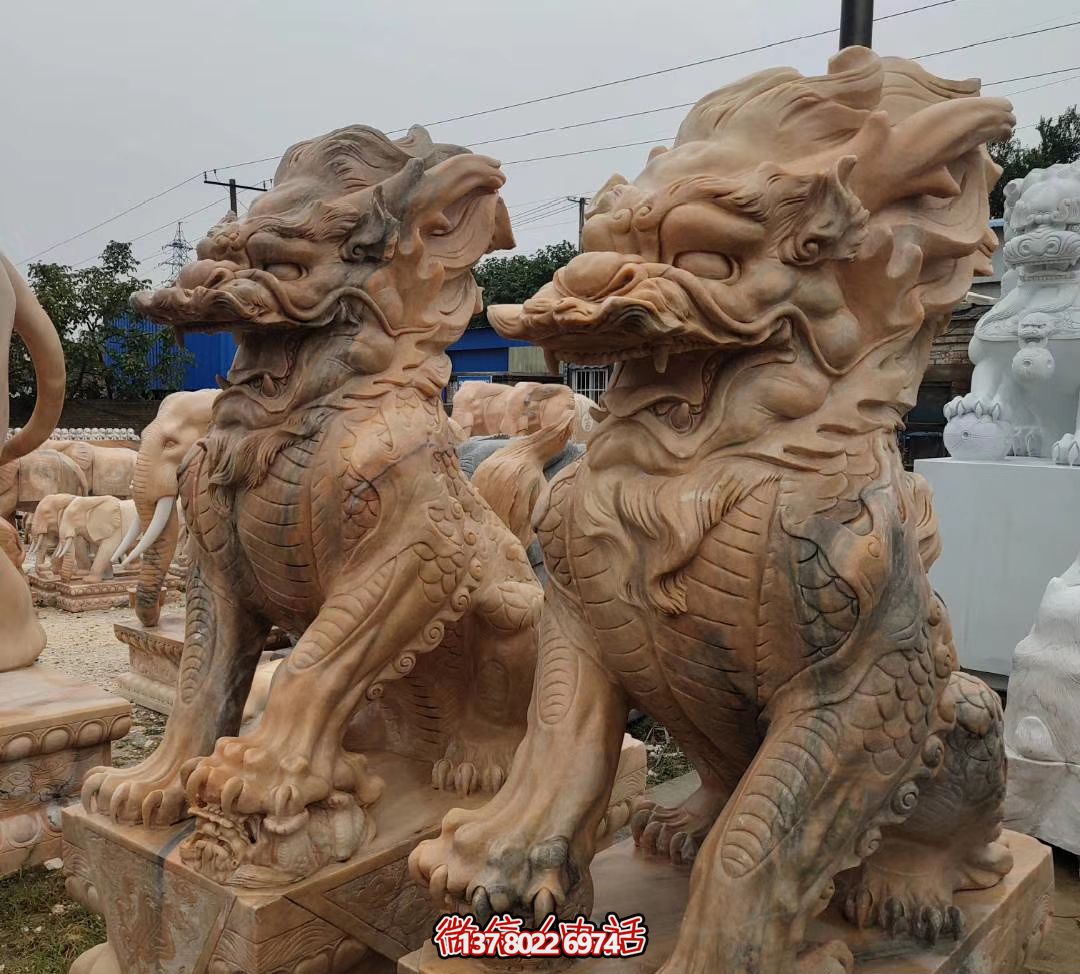 大型黃蠟石麒麟雕塑，點(diǎn)綴廣場(chǎng)景觀