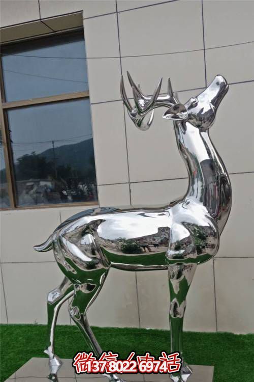 鏡面不銹鋼裝飾別墅小區(qū)，為景觀鹿提供寧?kù)o安家之所