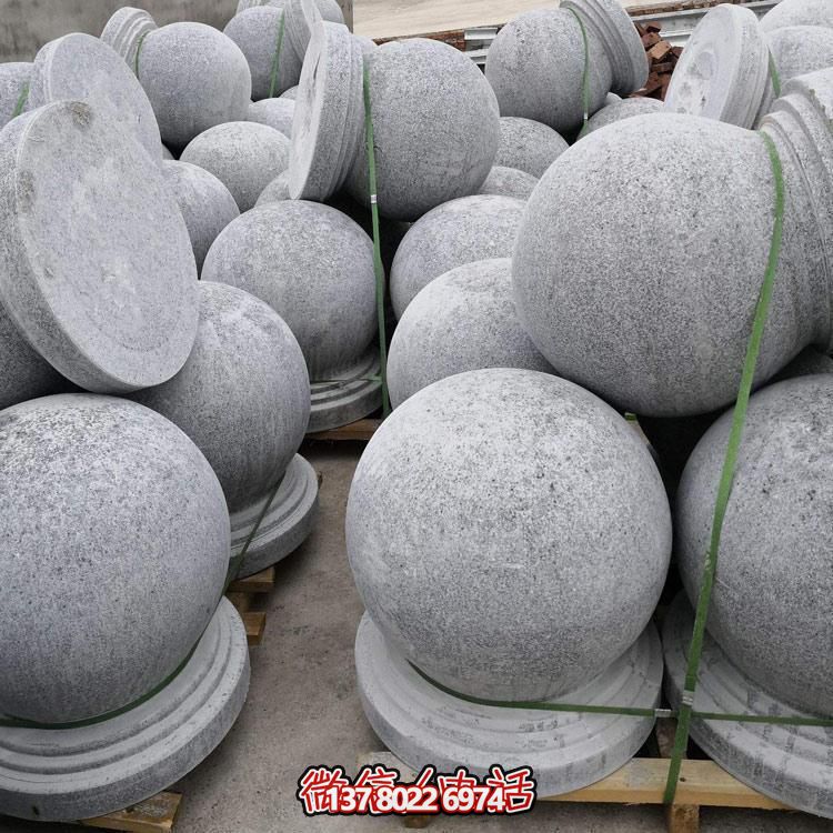 精美石雕車阻，點(diǎn)綴公園美景