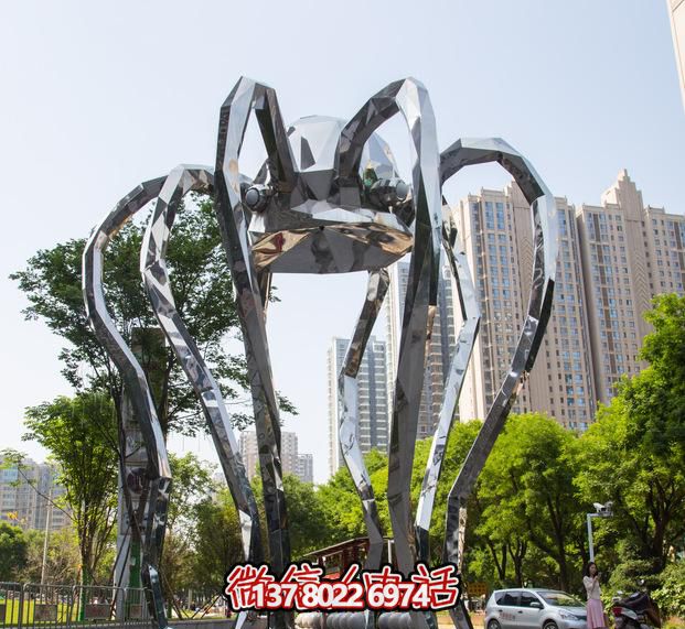 不銹鋼長腿螃蟹雕塑，為公園增添創(chuàng)意裝飾