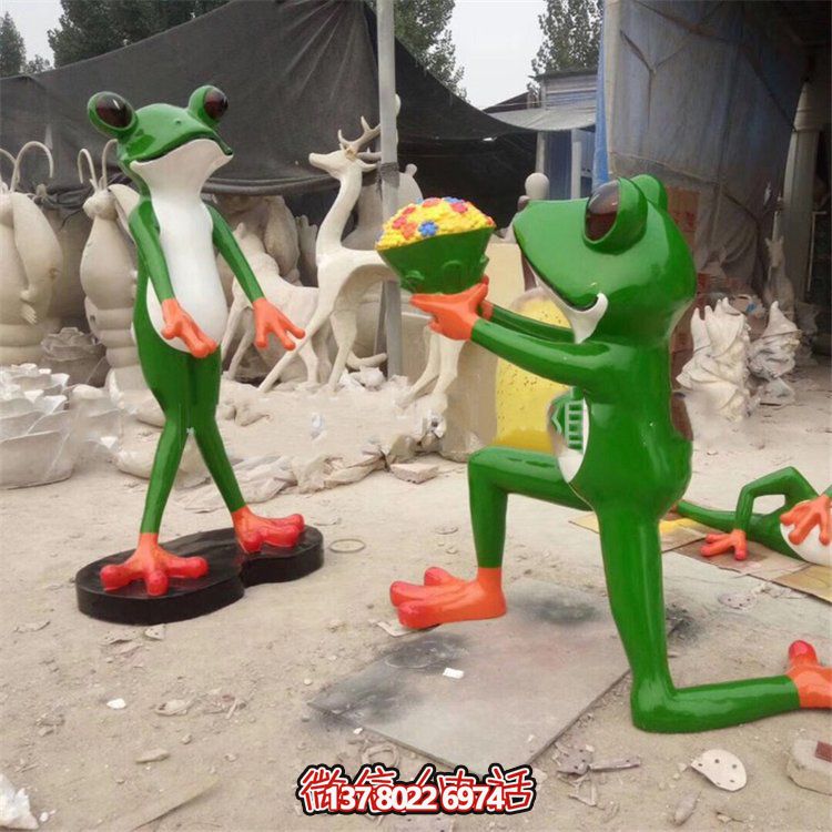 創(chuàng)意玻璃鋼青蛙雕塑，為景區(qū)帶來卡通新穎的景觀