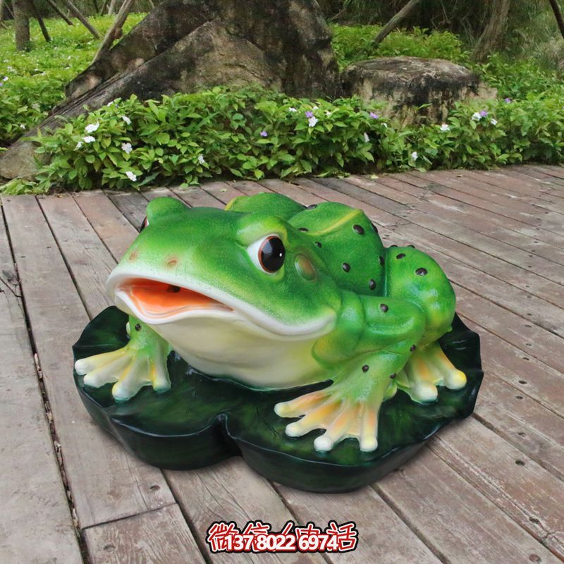 創(chuàng)意玻璃鋼青蛙雕塑，為廣場(chǎng)增添活力