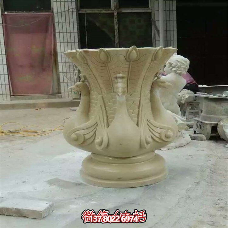 石雕孔雀歐式花盆，讓你的小區(qū)別墅園林更添精致