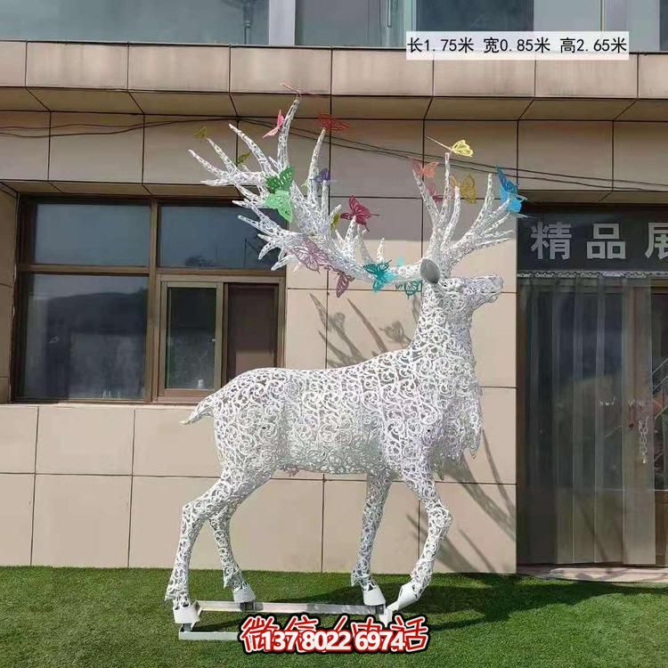 不銹鋼鹿角鏤空梅花亮化雕塑，為景觀廣場(chǎng)擺放