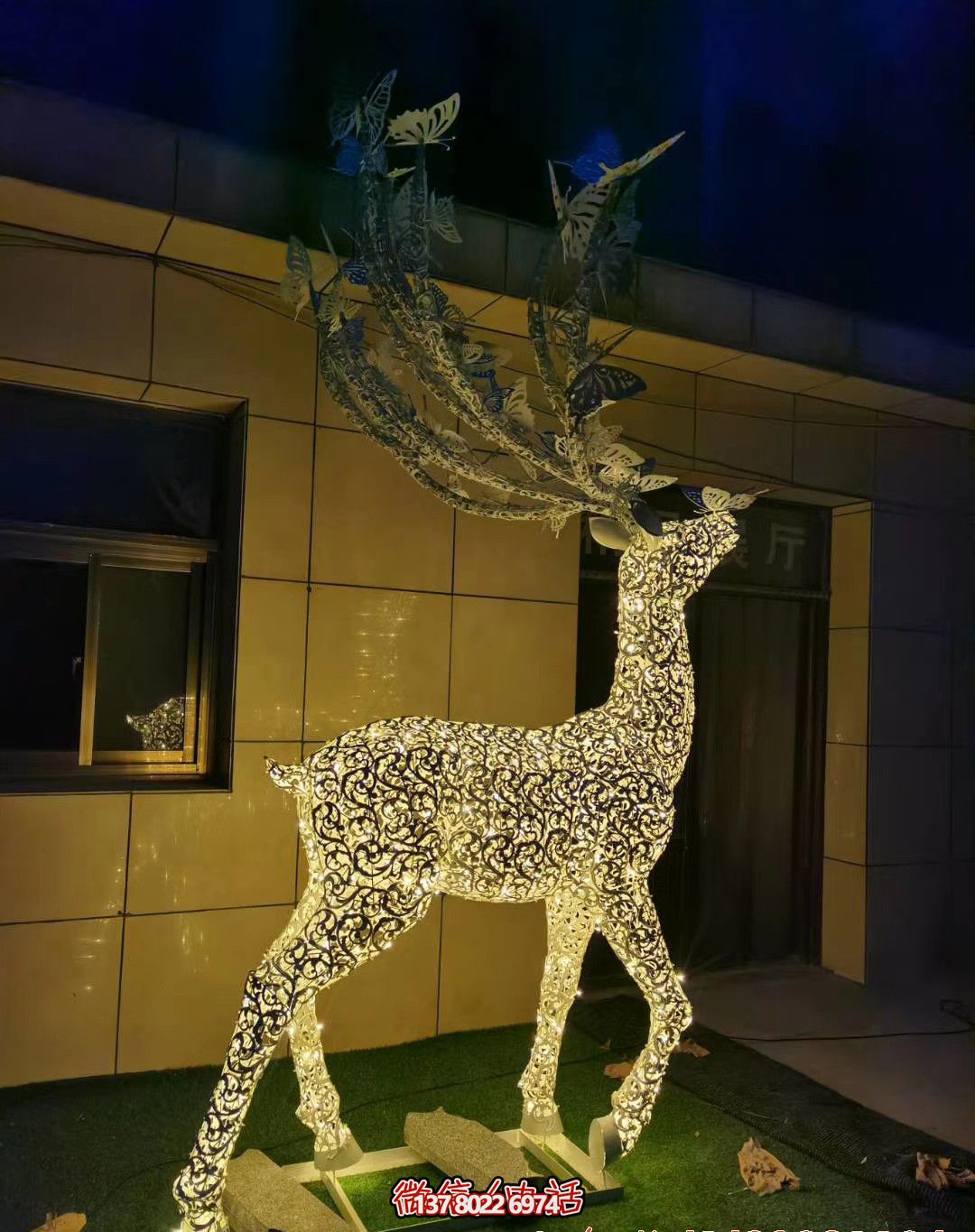 精美不銹鋼梅花鹿雕塑照明裝置，點(diǎn)綴廣場(chǎng)之美