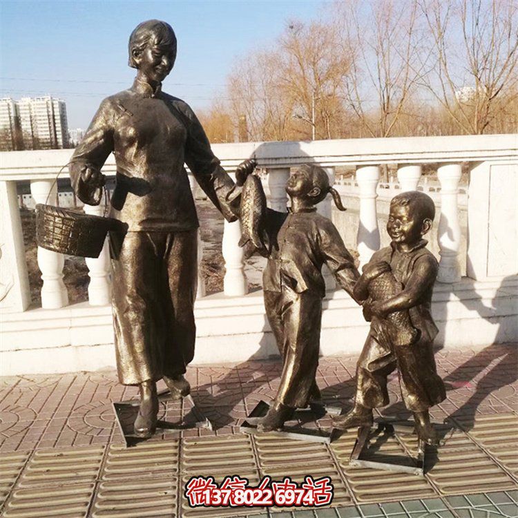 集合民俗小品、戶外街道情景及人物雕塑的主題公園