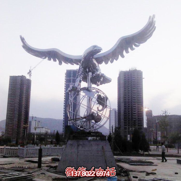 不銹鋼老鷹雕塑，點(diǎn)綴戶外園林景觀
