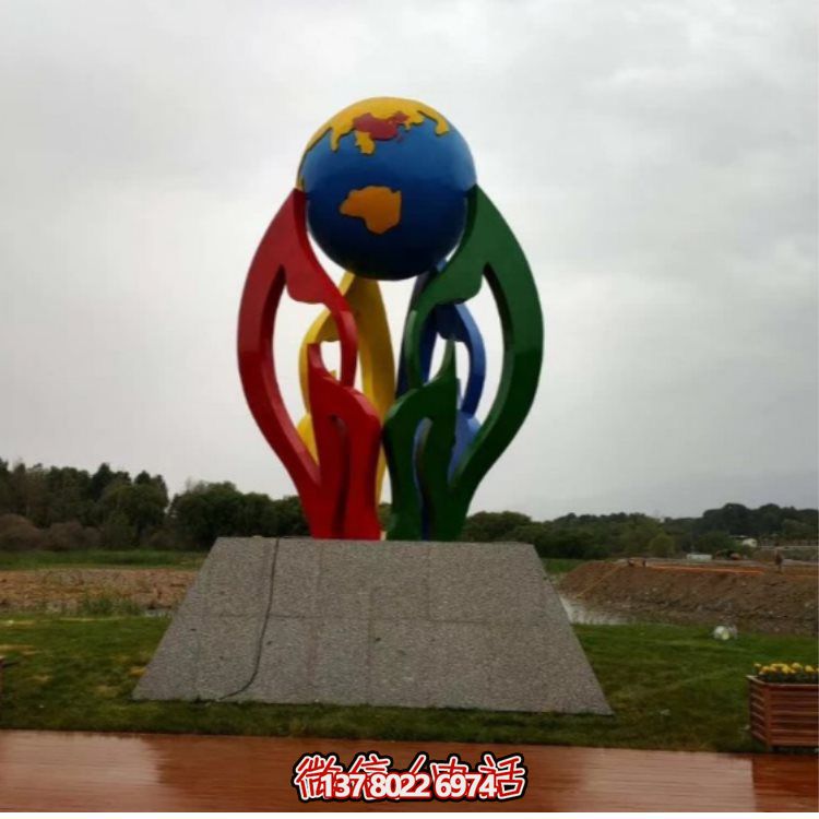 大型不銹鋼彩繪噴漆雕塑，為景區(qū)景觀廣場增色