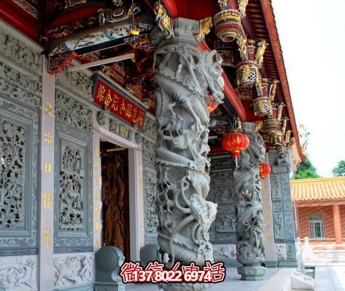 龍柱浮雕，裝飾寺廟門前景觀