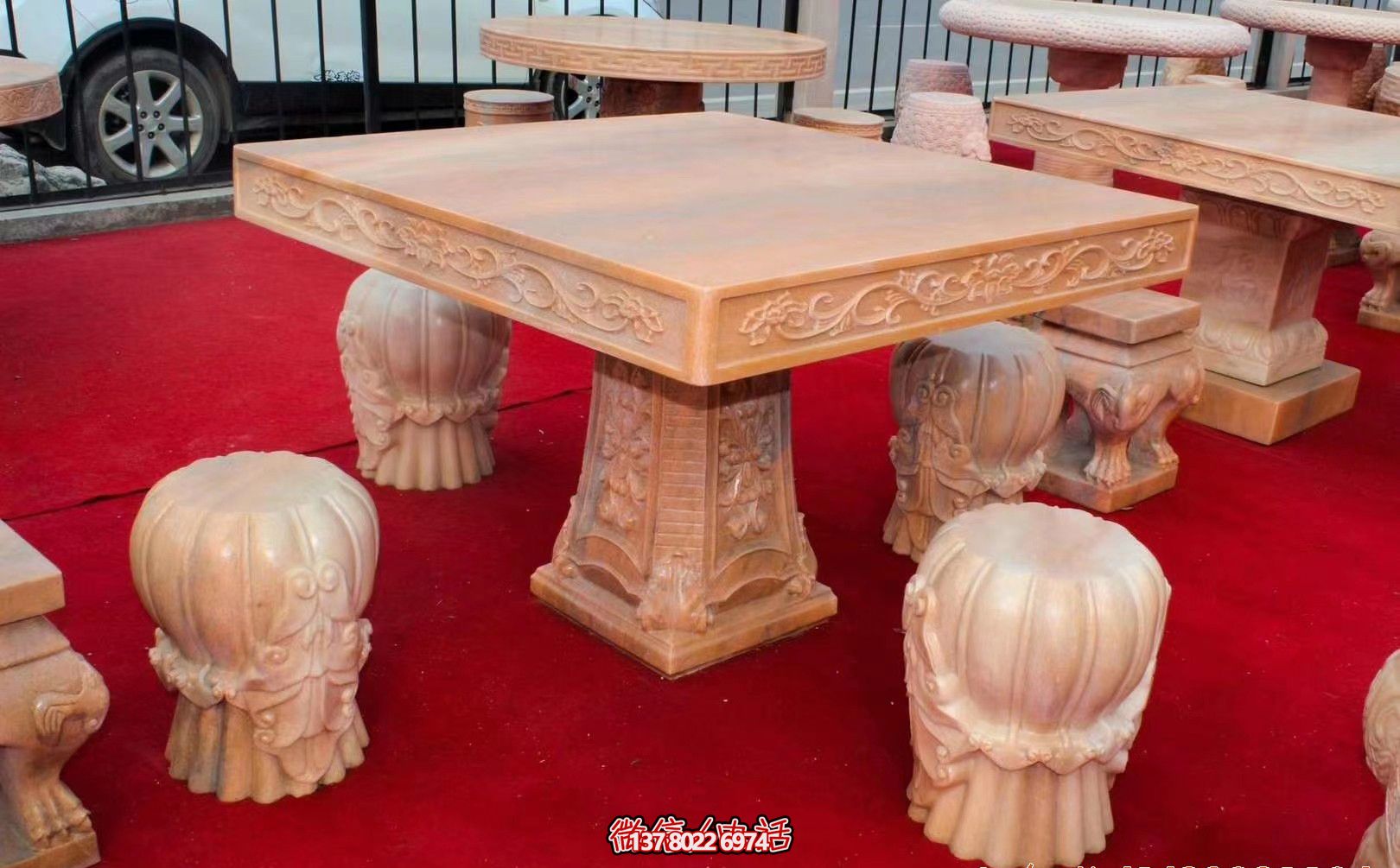 紅色方形石桌凳，欣賞晚霞雕塑，點(diǎn)亮花園廣場(chǎng)