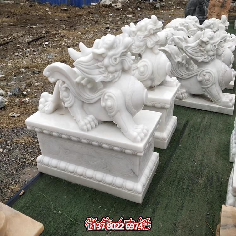 漢白玉貔貅雕塑，門(mén)口裝飾打造質(zhì)感庭院