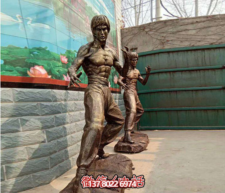 “李小龍雕塑從電影院到廣場(chǎng)，功夫明星永存”
