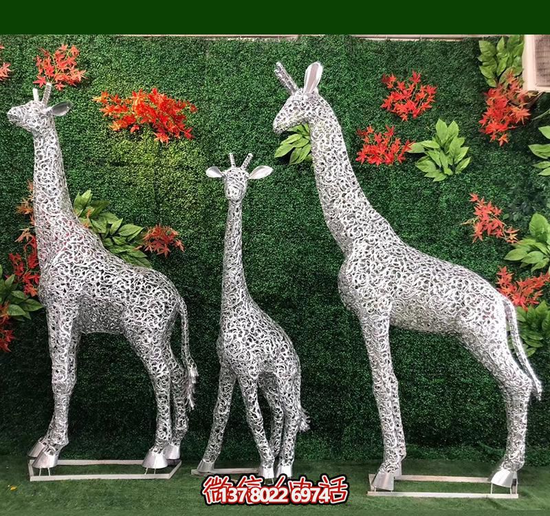不銹鋼鏤空鐵藝大型室內(nèi)景觀(guān)長(zhǎng)頸鹿雕塑