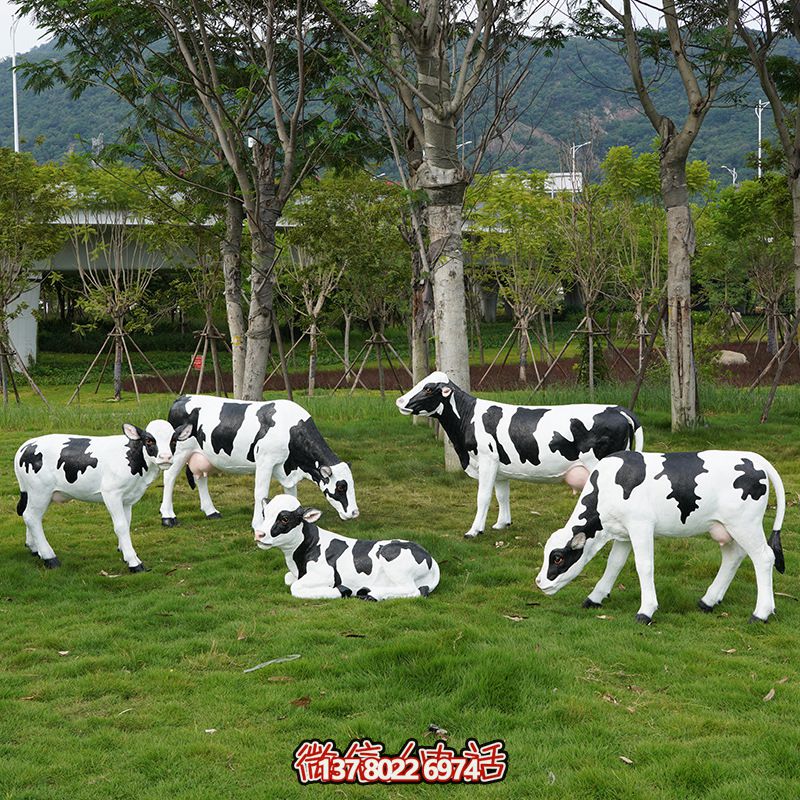 叢林多只玩耍的玻璃鋼牛雕塑 叢林多只玩耍的玻璃鋼牛雕塑