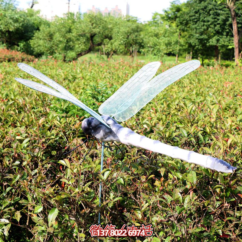 小區(qū)樂(lè)園彩繪仿真玻璃鋼蜻蜓雕塑 小區(qū)樂(lè)園彩繪仿真玻璃鋼蜻蜓雕塑