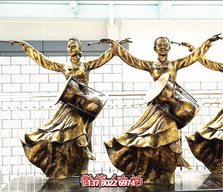 花園擺放少數(shù)民族跳舞人物玻璃鋼仿銅雕塑 花園擺放少數(shù)民族跳舞人物玻璃鋼仿銅雕塑