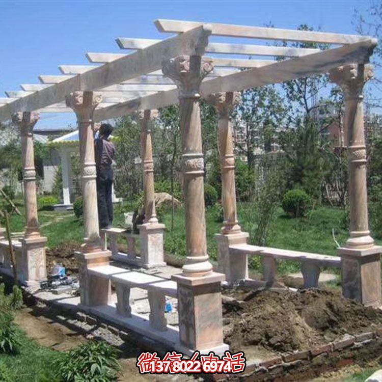 庭院草坪擺放花架歐式長(zhǎng)廊涼亭